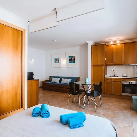 아파트 Quintavelha Pool Privategarage&balcony Flat 120 *